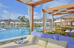 Beach-Concierg-SwimUp-Pool-Royal-Service-PPM